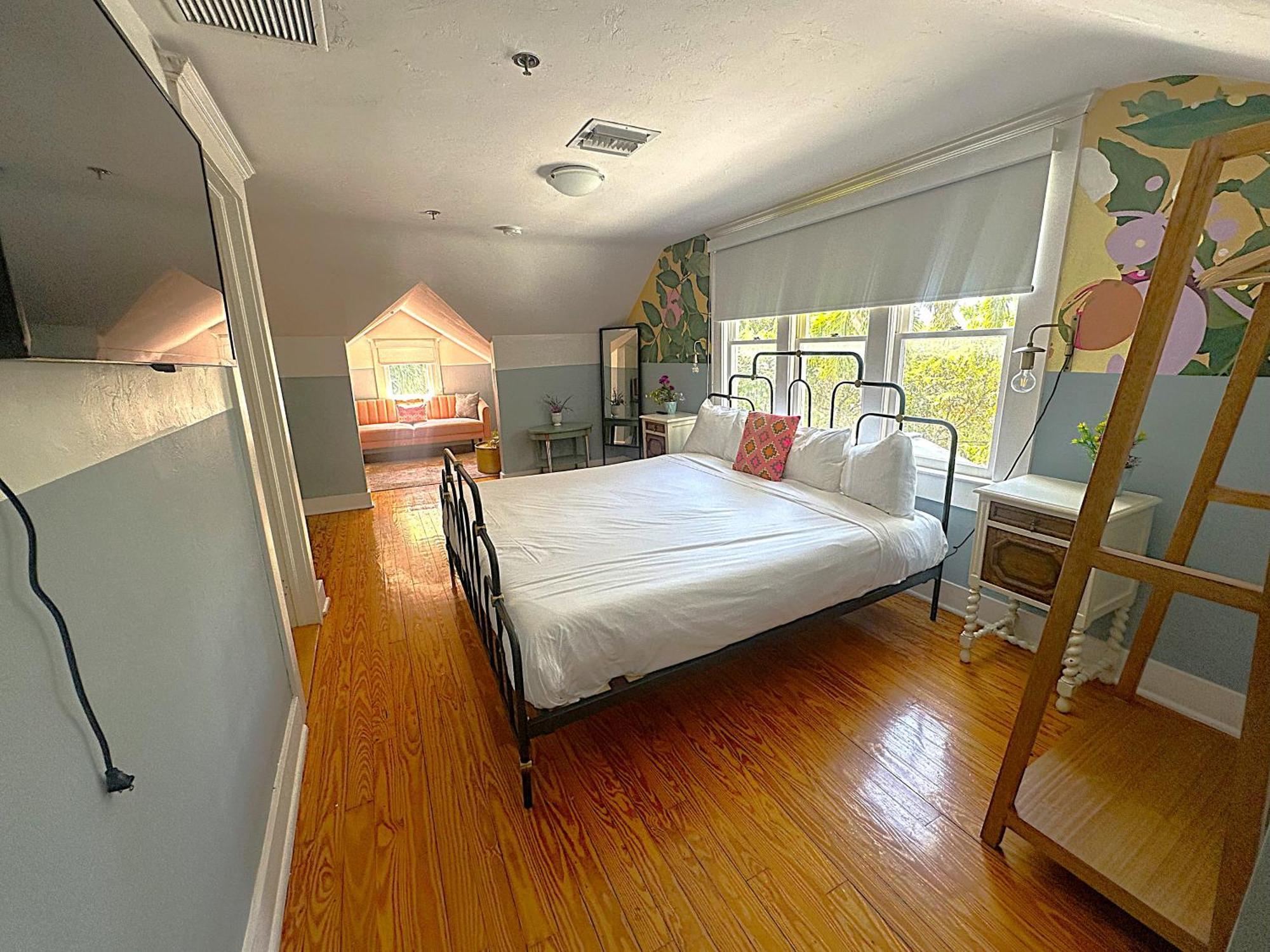 Miami River Inn By Renzzi Pokoj fotografie